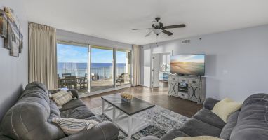 Large Living Room with awesome views. 65 flat screen Smart TV