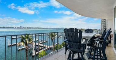 6 Caribe 305C Balcony