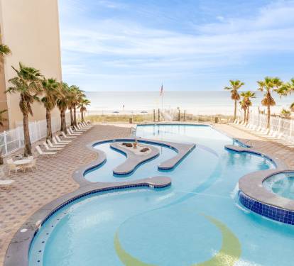Big outdoor pool/Lazy river