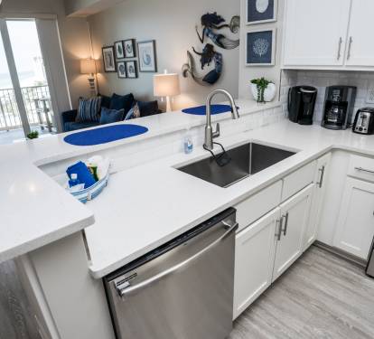 VIEW THE SEA STANDING AT THE SINK!