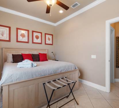 Main Floor Guest Bedroom (King)