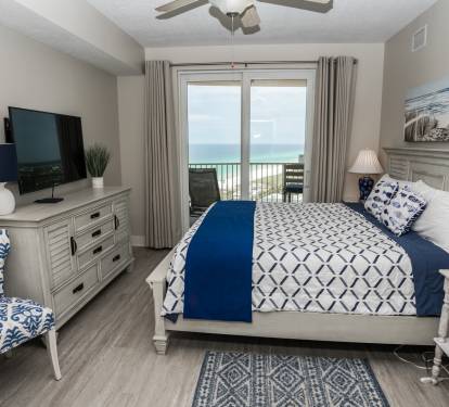 WAKE IN THE MORNING IN A COMFY KING BED/OCEAN VIEW!