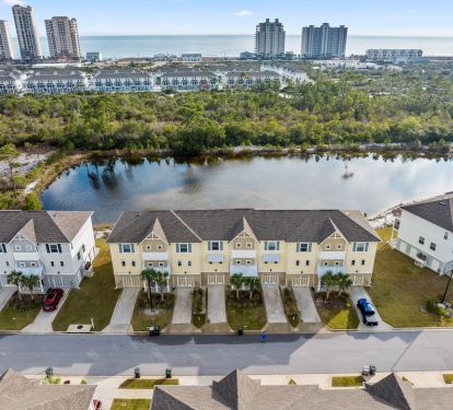 Townhome in gated community overlooking lagoon; minutes to the private beach