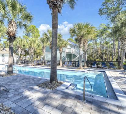 Beautiful well maintained pool.  Easy access.