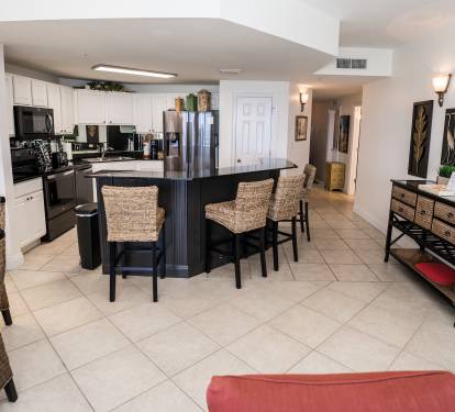 Breakfast Bar, Side Bar & Hall to Entrance.