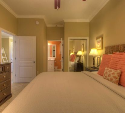 Guest King Beroom with access to hall bathroom