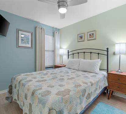 Guest Bedroom 1 (Queen)