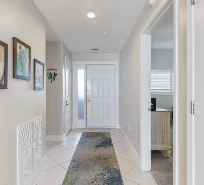 Front Hallway Entrance