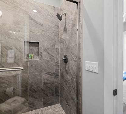 Main Floor King Shower