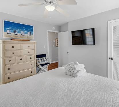 Queen room