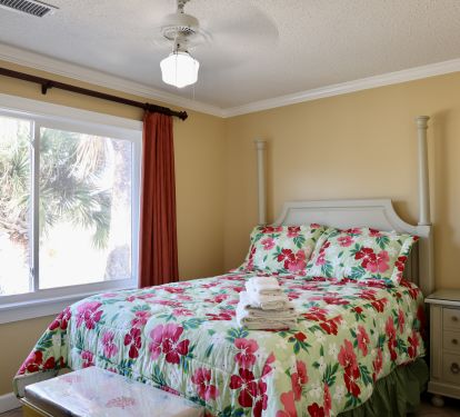 Queen Bedroom Facing the street