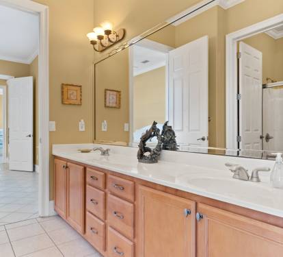 Guest Bathroom 2 (Jack n Jill)