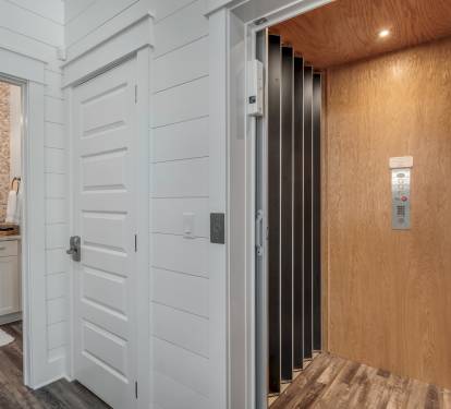 Commercial Elevator (all floors)
