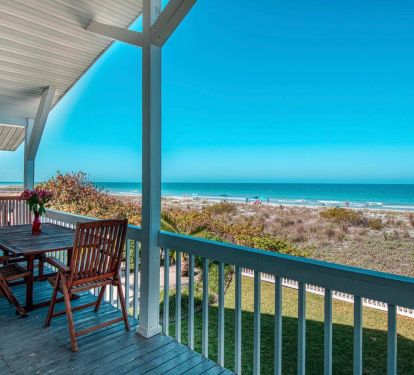 Dining on FL Sundowner's Gulf Front Deck