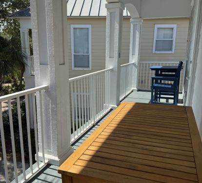 Upstairs Balcony 