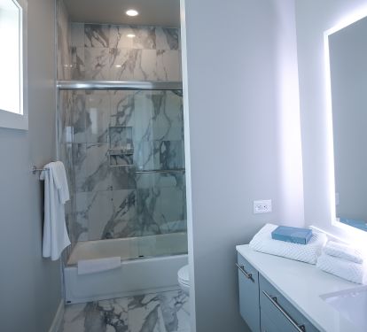 Queen Room 1 Bathroom with bathtub/Shower Combo