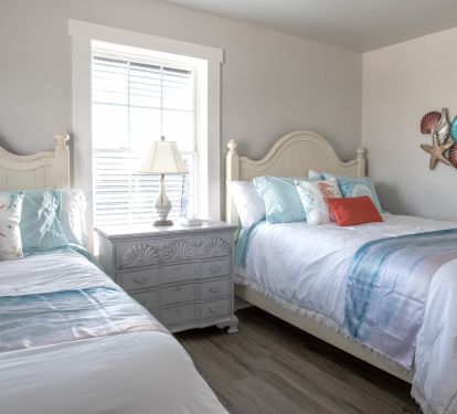 2nd Floor Queen Bedroom