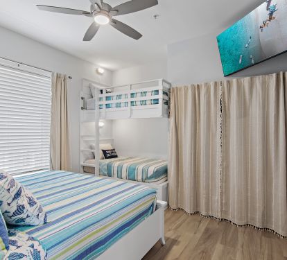 King Guest with Built-In Bunk Beds en suite