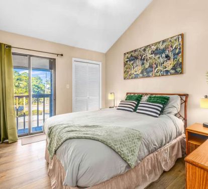 Welcome to Jungle queen room: smart TV, cozy fandelier (winter reverse), and USB lamp plugs