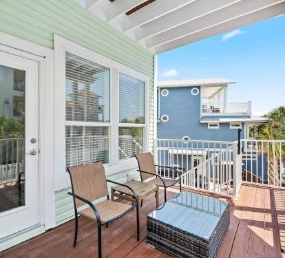 Second Floor: Balcony (New photos coming soon of modern upscale furniture)