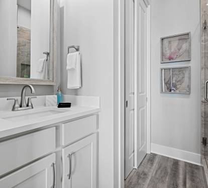 Top Floor King Bedroom Bath