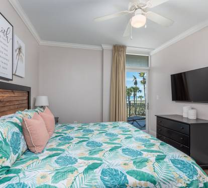 High quality king mattress and Smart TV