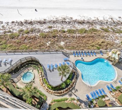View down from balcony of Tower 2 pool and hot tub
