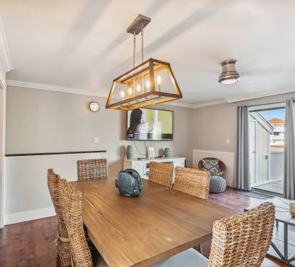 Upper level dining area