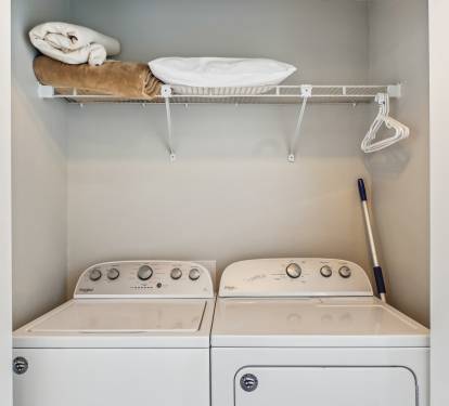 Upper level washer & dryer