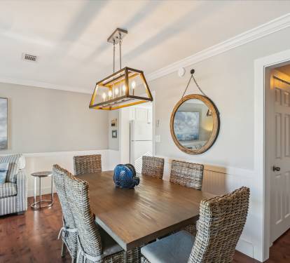 Upper level dining area