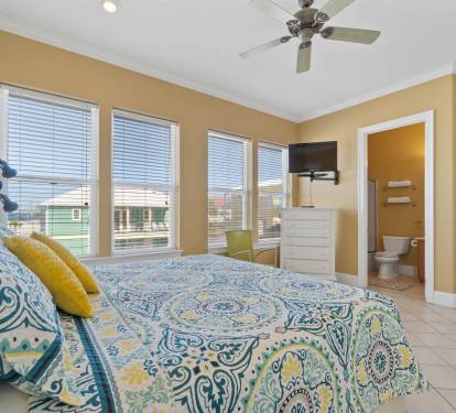Guest Bedroom 1 (King)