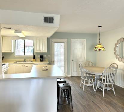 Kitchen/Dining Area