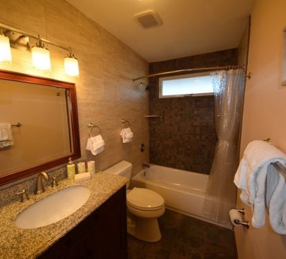 2nd bathroom with tub