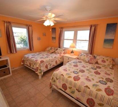 2nd bedroom, with 1Queen a nd 1 full bed, large TV