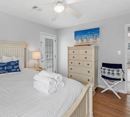 Queen room