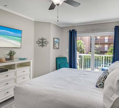 Peaceful and Private - Light-blocking curtains, a
cozy reading chair, and access to the balcony make
this your own personal retreat