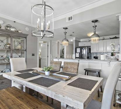 Bright, Functional Kitchen Space - Perfect for beach breakfasts and seafood dinners!