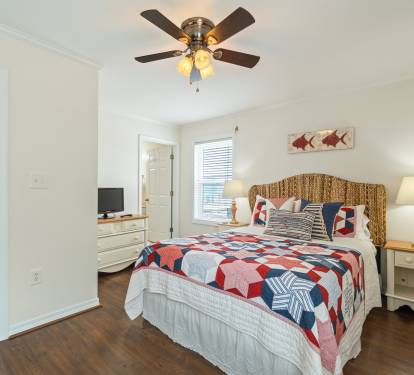 Guest Bedroom 1 (Queen)