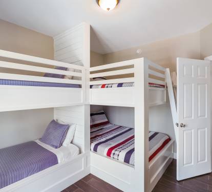 Bunk Room - Queen over Queen AND Twin over Twin Bunks with great view of lake and private pool.