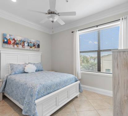 Main Floor Guest Bedroom (Queen)