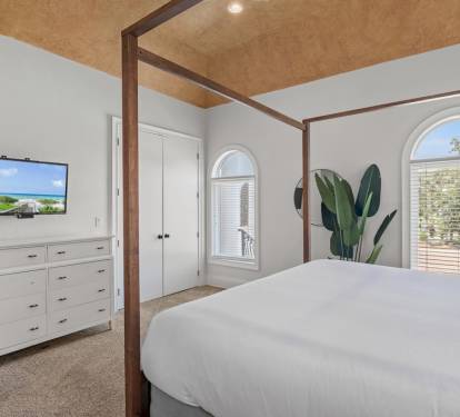 Bedroom 2 — king bed