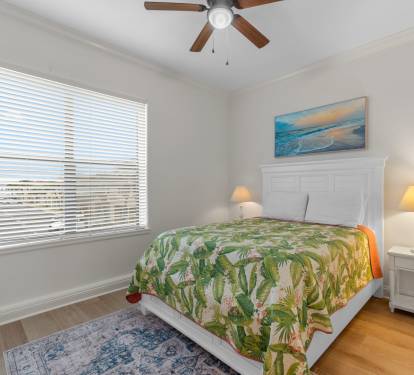Main Floor Guest Bedroom (Queen)