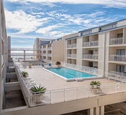 1st floor pool