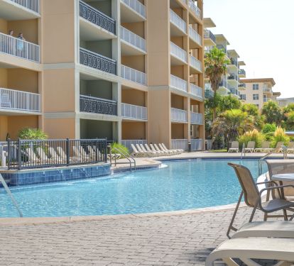 Hot tub and pool right outside our patio! Pool is Heated Seasonally