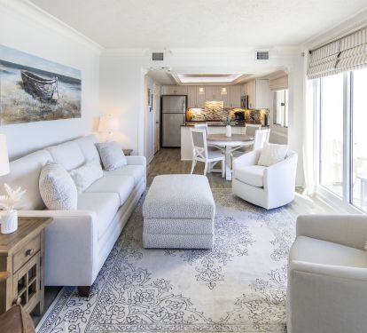 Living Room/Dining Area