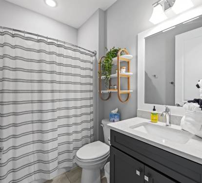 [Bathroom #2] Plenty of warm water!
