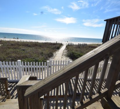 access from deck to fenced yard