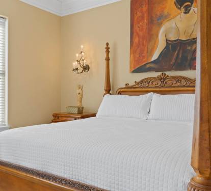Master Bedroom (King & Daybed)