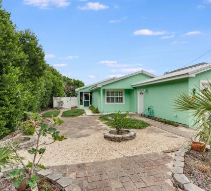 Pineapple Paradise Exterior