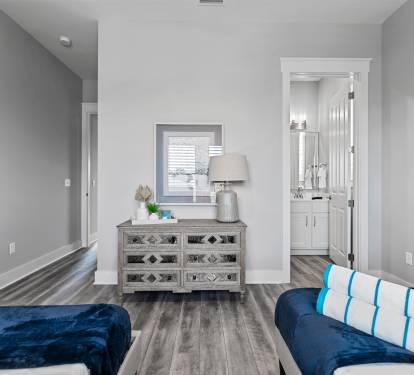 2 Queen Bedroom with en Suite Bathroom
